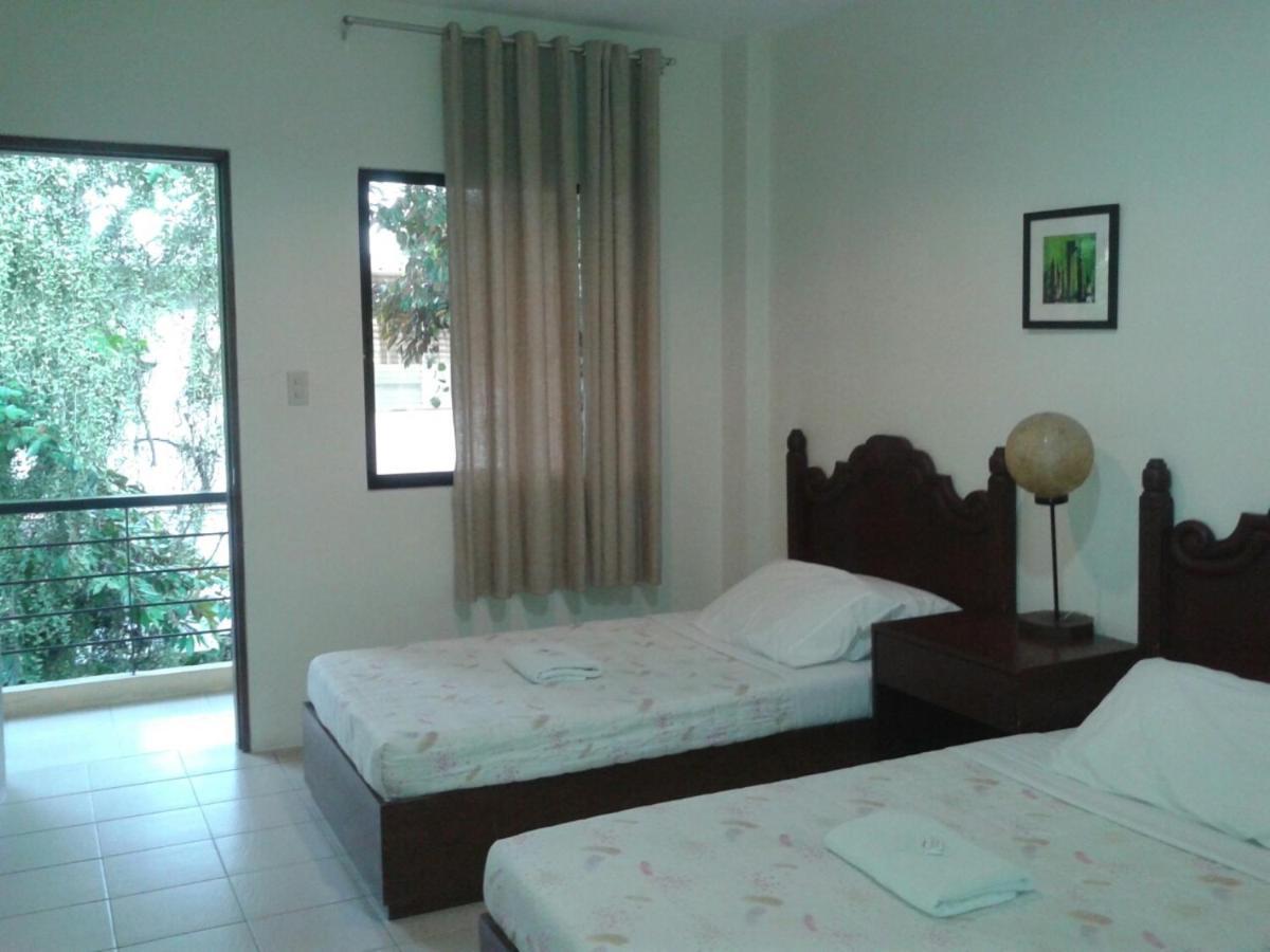 11Th Street Bed And Breakfast Баколод Номер фото