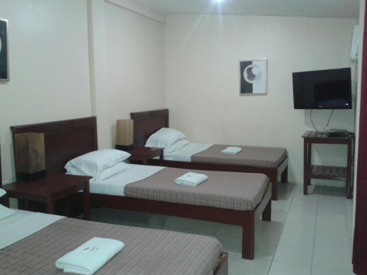 11Th Street Bed And Breakfast Баколод Номер фото