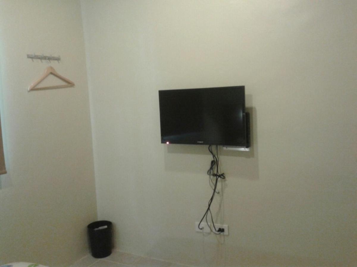 11Th Street Bed And Breakfast Баколод Номер фото